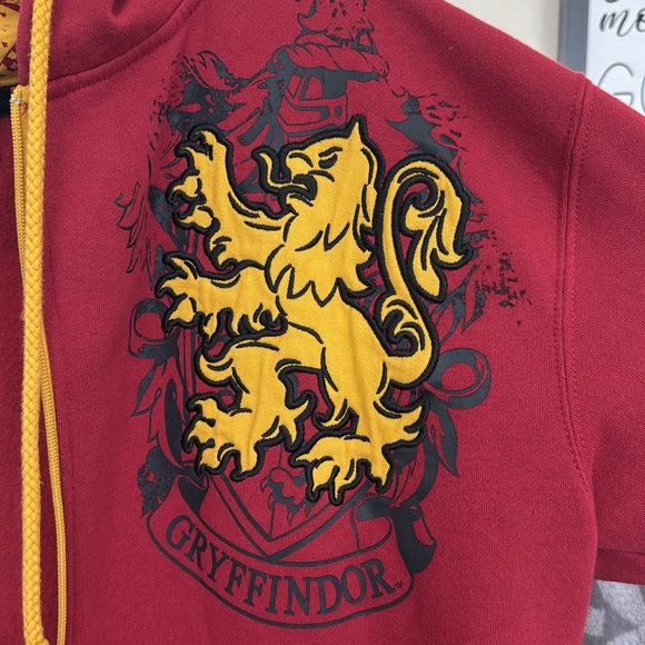 Harry Potter Hoodie Men's Gryffindor Wizarding World Jacket Red Full Zip L - Picture 2 of 5